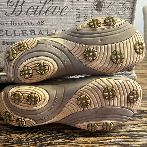 COPY - Dawgs ultralight unisex beige and white golf shoes size 10 - Picture 3 of 4